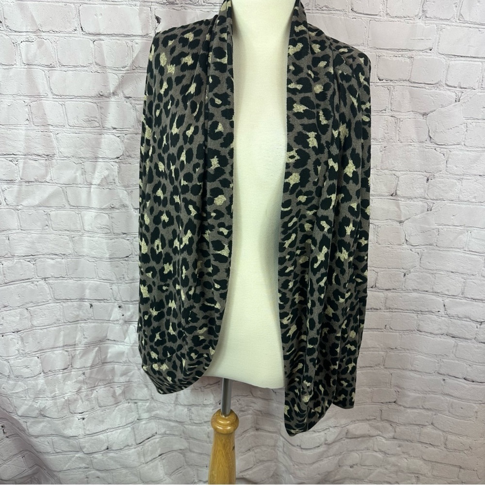 my story boutique light weight knit leopard print kimono cardigan sz large